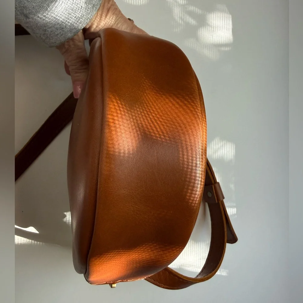 “Portland Leather Round Crossbody Bag Brown Leather Adjustable Strap” - Picture 3 of 3